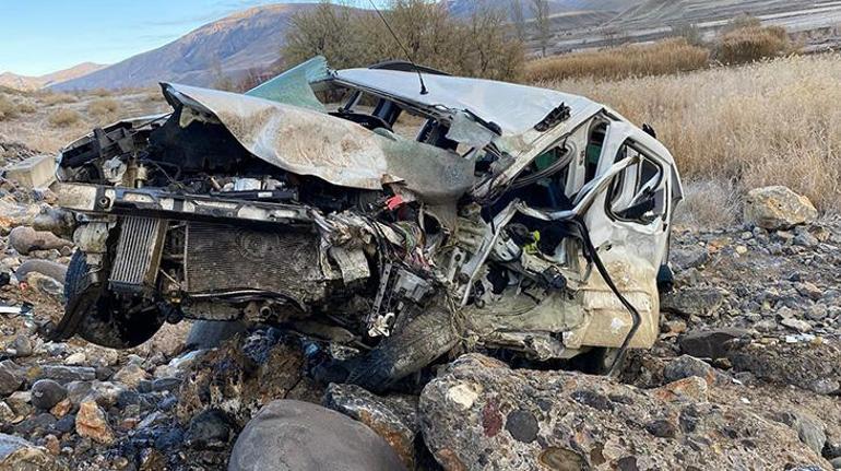 Erzincanda iki araç çarpıştı: 2 ölü, 2 yaralı