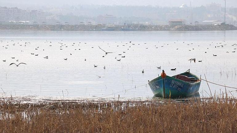 Suyu 50 metre çekilen Beyşehir Gölü ağlıyor