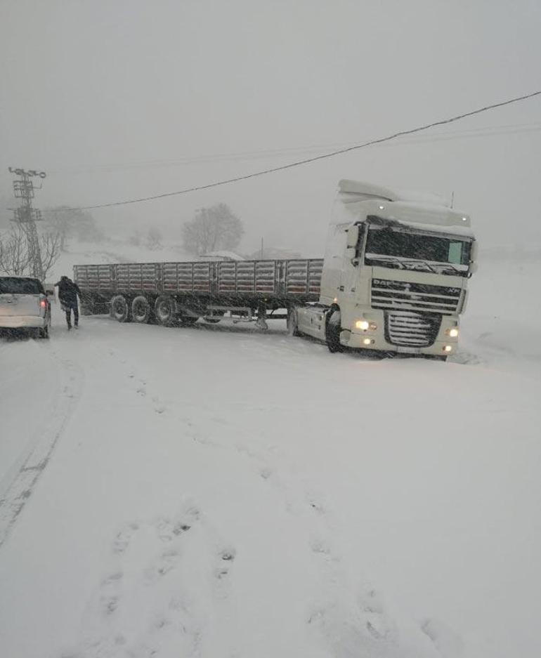 Balıkesir- Savaştepe karayolu kar nedeniyle ulaşıma kapandı