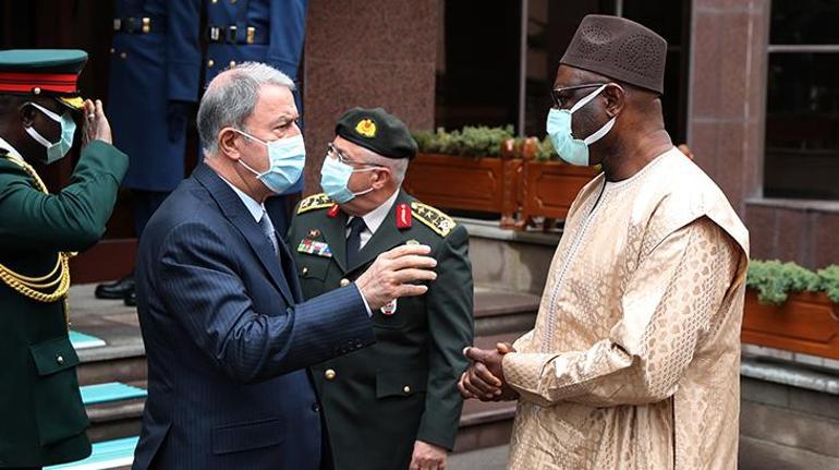 Bakan Akar, Gambiya Savunma Bakanı Faye ile görüştü