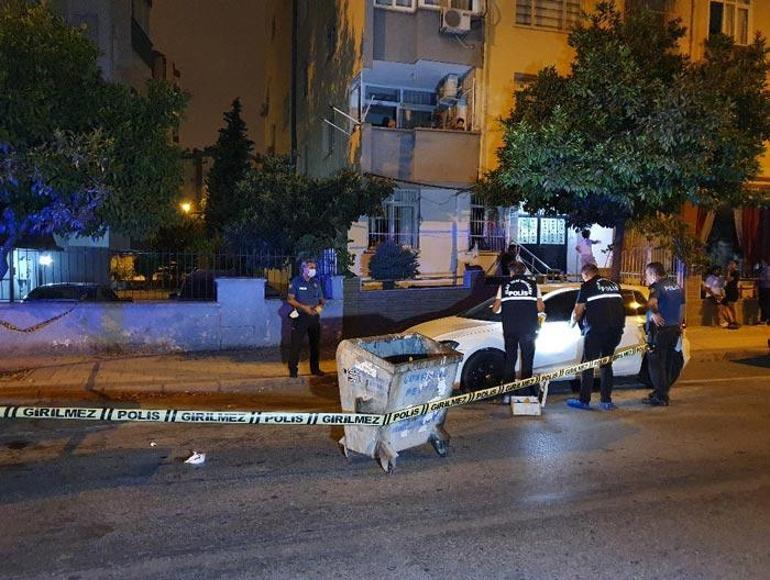 Adanada cadde ortasında bıçaklı kavga: 2 yaralı