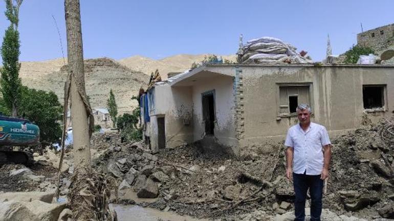 Sel felaketi 14 kişilik aile evin damına çıkarak kurtuldu