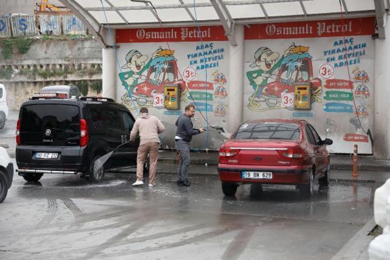 İstanbula çamur yağdı; sürücüler soluğu oto yıkamacılarda aldı