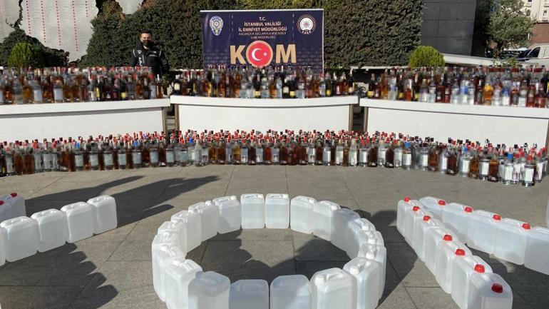 İstanbulda yılbaşı öncesi 10 ton sahte alkol ele geçirildi