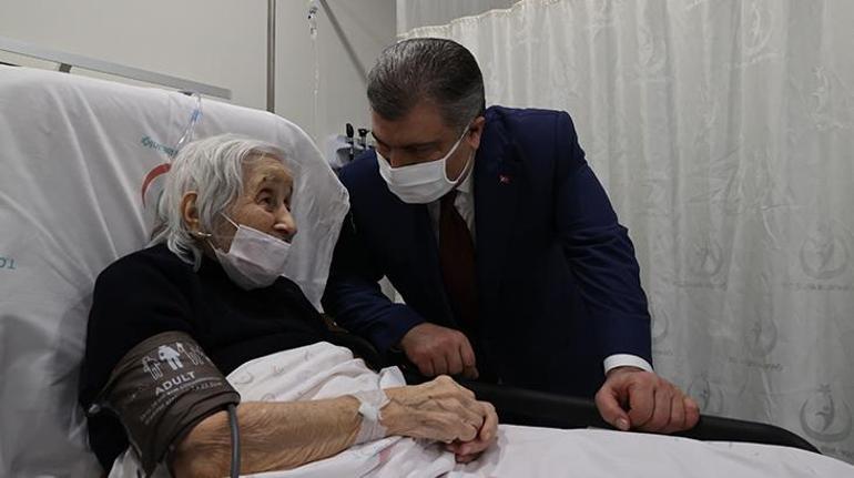 Bakan Koca sabahın ilk ışıklarına kadar İstanbuldaki hastaneleri ziyaret etti