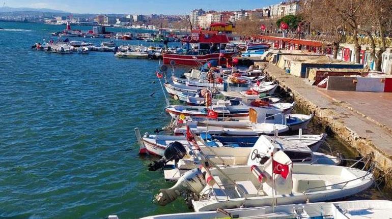 Marmara Denizinde ulaşıma lodos engeli Çok sayıda tekne rıhtıma bağlandı
