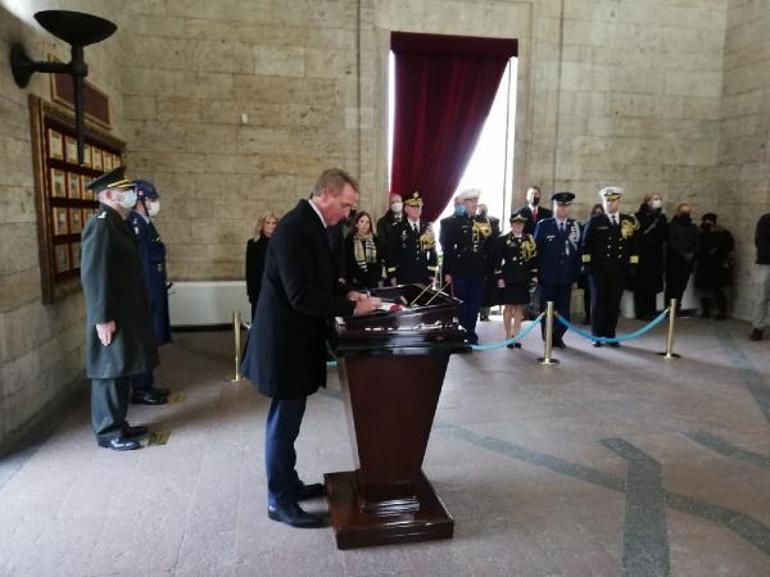 ABDnin yeni büyükelçisi Flake, Anıtkabiri ziyaret etti