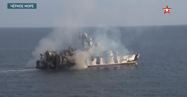 Son dakika haberi... Rus savaş gemileri ateş açtı