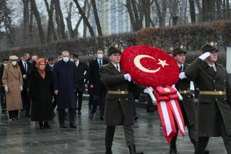 Cumhurbaşkanı Erdoğan Ukrayna’da resmi törenle karşılandı