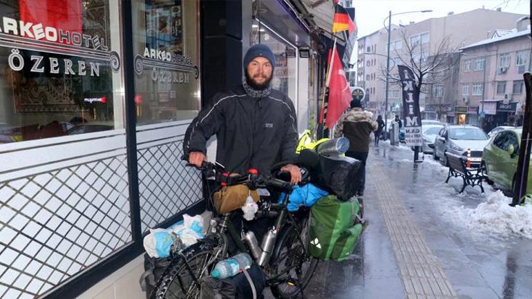 Almanyadan Hindistana bisikletle gidiyor Burdurda mola verdi