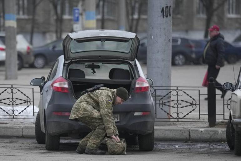 Son dakika... Rusya- Ukrayna savaşı başladı Halk Kievi terk ediyor
