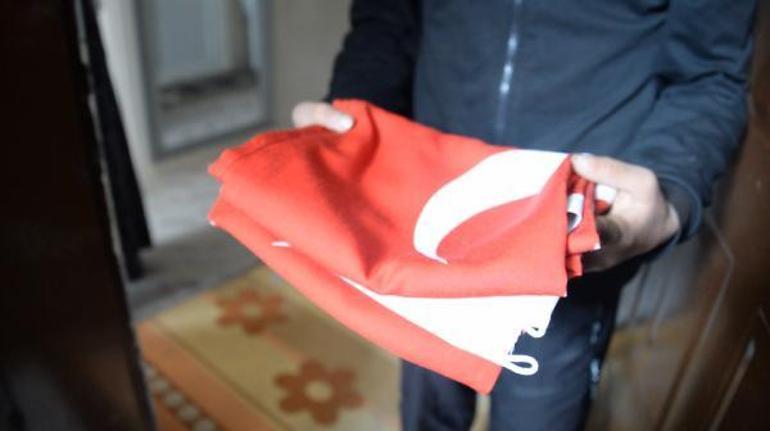 haberler Türk bayrağını alıp giden çocukla ilgili gerçek, polis eve gidince ortaya çıktı