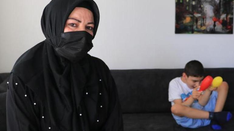haberler Babası terk etti Engelli Emirhana teyzesi annelik yapıyor