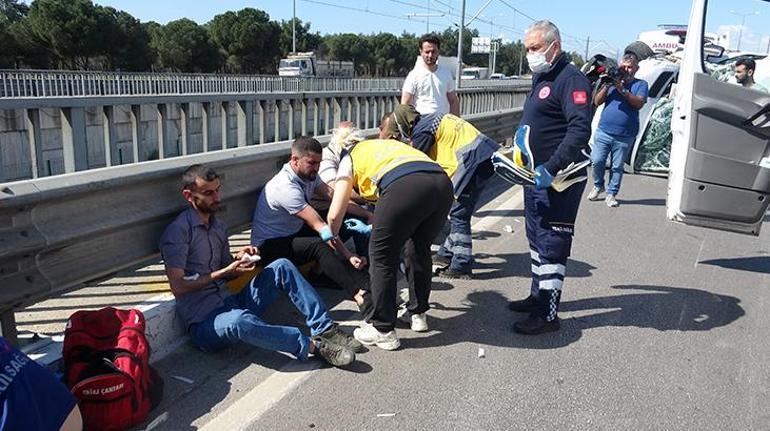 Antalya’da tur minibüsü devrildi 9 turist yaralı