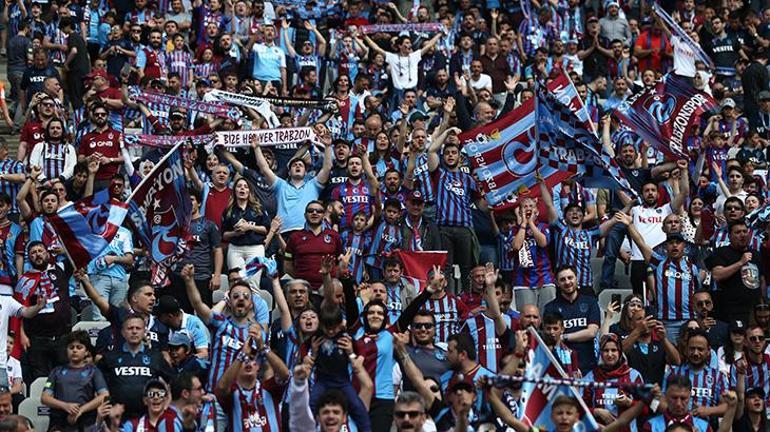 Trabzonspor taraftarından muhteşem destek Atatürk Olimpiyat Stadyumunda görsel şölen