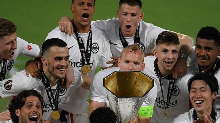 Son Dakika: UEFA Avrupa Ligini Eintracht Frankfurt kazandı Fenerbahçe yıkıldı Şampiyonlar Liginde planlar değişti