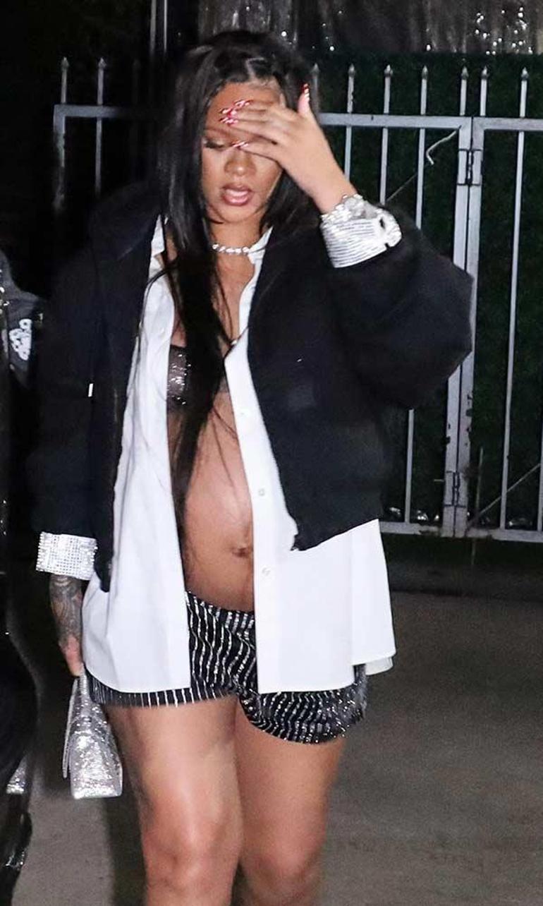 Rihanna doğum yaptı İşte bebeğinin cinsiyeti