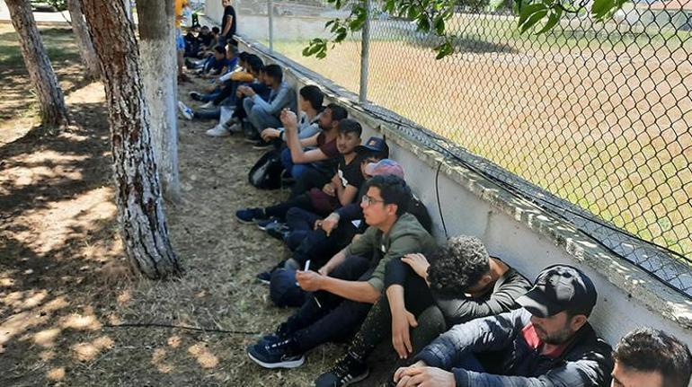İzmirde 237 kaçak göçmen ile 10 organizatör yakalandı