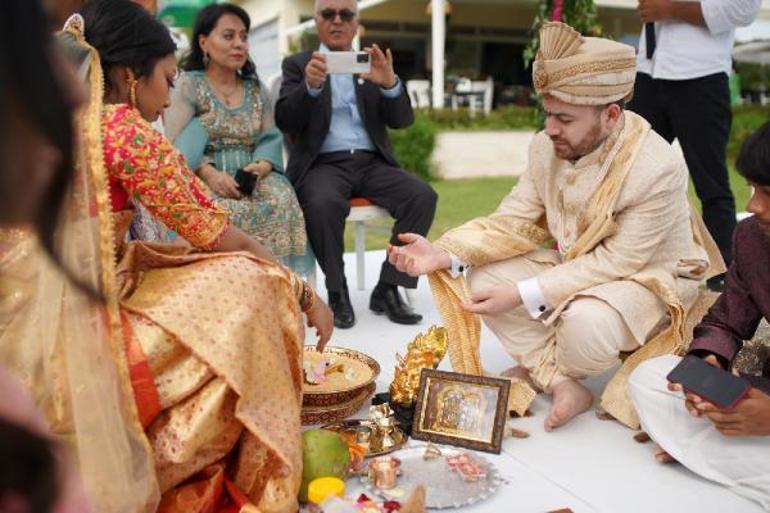 Pakistan ve Hindistanlı çift, ülkeleri arasındaki gerginlik nedeniyle Antalyadaki düğünle evlendi