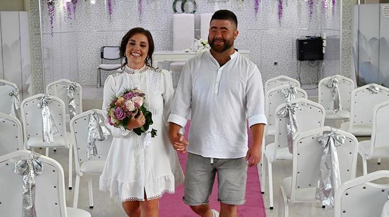 Rus ve Ukraynalı çift Antalyada evlendi