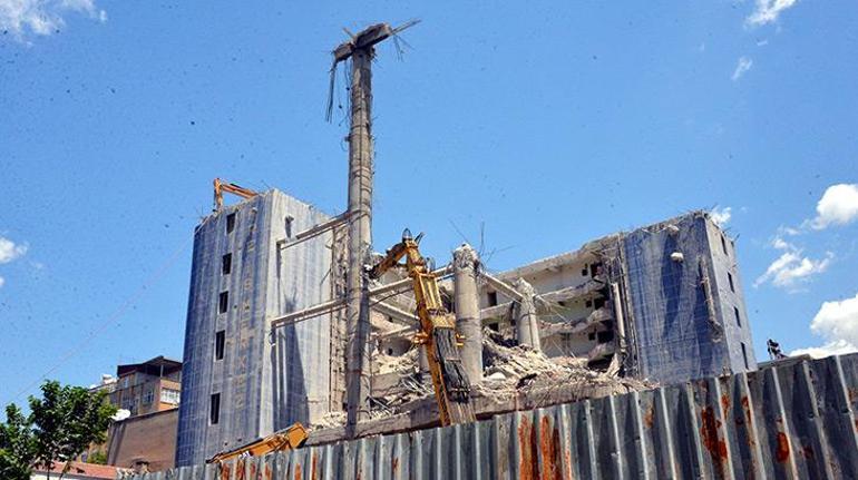 Dünyanın en saçma binasının yüzde 70i yıkıldı