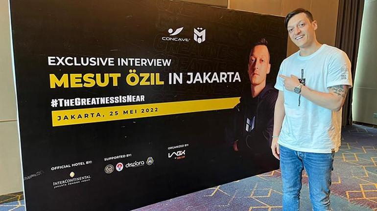 Mesut Özilin, teknik direktör olarak yeni görevini açıkladı ve transfer sorusunu yanıtladı