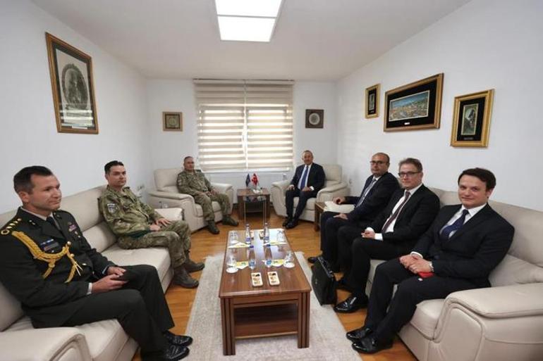 Dışişleri Bakanı Çavuşoğlu, Kosova Türk Temsil Heyeti Başkanlığını ziyaret etti