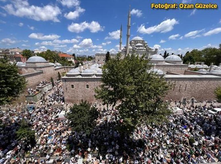 İsmailağa Cemaati’nin lideri Mahmut Ustaosmanoğlu cenazesine binlerce kişi akın etti