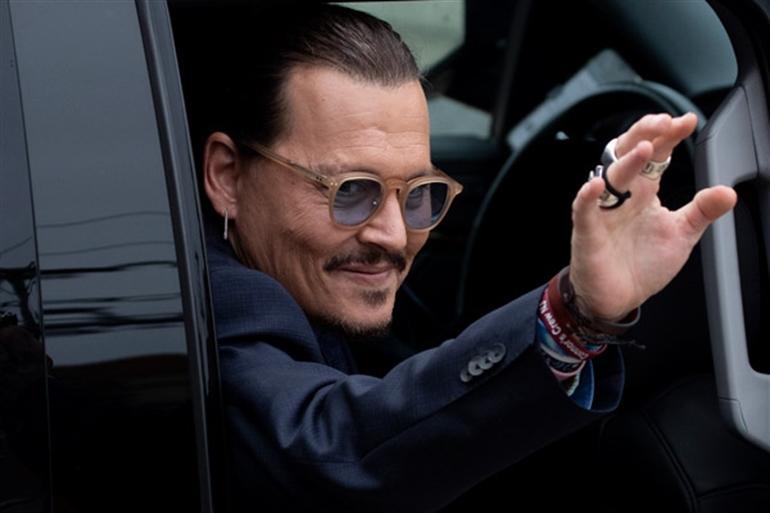 Amber Heard ile davası sonuçlanan Johnny Depp Karayip Korsanlarına geri mi dönüyor