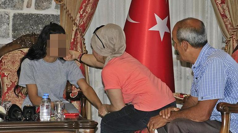 Diyarbakırdaki evlat nöbetinde 2 aile daha çocuklarına kavuştu