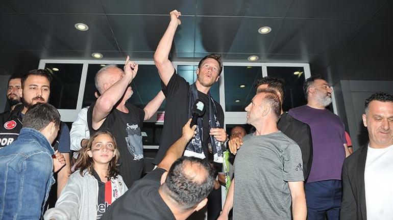 Beşiktaşın transfer için anlaştığı Wout Weghorst, İstanbula geldi