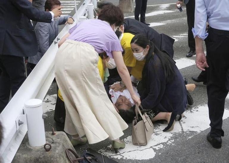 Son dakika... Japonya eski başbakanı Abeye suikast