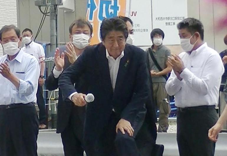 Son dakika... Japonya eski başbakanı Abeye suikast