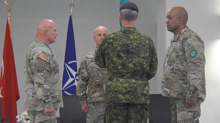 NATO Müttefik Kara Komutanlığında devir-teslim töreni yapıldı