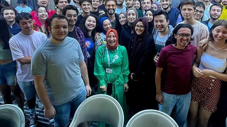Bakan Varank 42 İstanbul’da gençlerle buluştu Yazılımcı gençlere çat kapı ziyaret