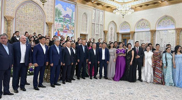 Cumhurbaşkanı Erdoğan ve liderler Ebedi Şehir Kompleksi’ni gezdi Özbekistanda dikkat çeken kareler