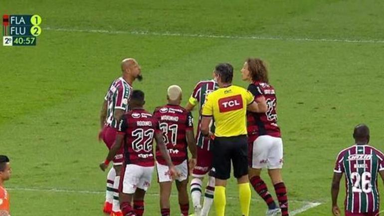 Melo ve David Luiz çatıştı Kırmızı kartlar uçtu