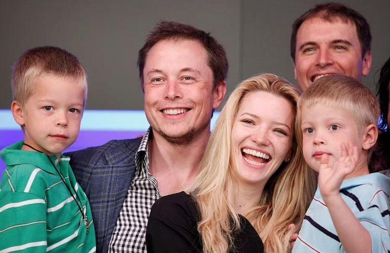 Cinsiyet değiştirip babası Elon Muskı reddetmişti... İlk kez görüntülendi