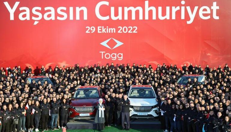 İlk yerli otomobil banttan indi Cumhurbaşkanı Erdoğan Toggun direksiyonunda
