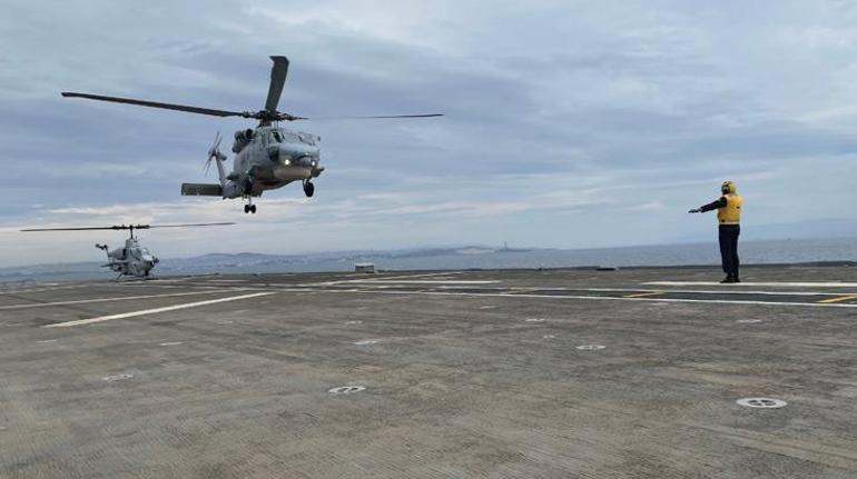 Gurur anı LHD Anadoluya ilk helikopterler başarıyla iniş yaptı
