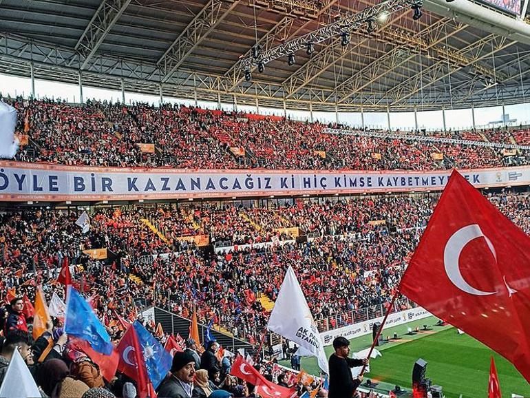 İstanbulda büyük coşku AK Parti teşkilatı Galatasaray NEF Stadyumunda buluştu