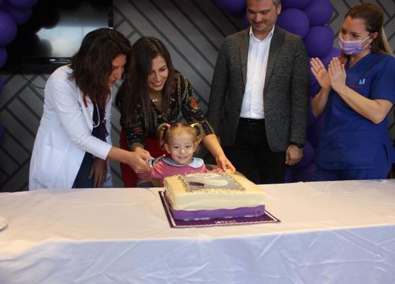 790 gram doğan Ayza, 3’üncü yaş gününü hayata tutunduğu hastanede kutladı