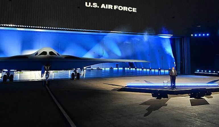 ABD sır gibi sakladığı hayalet nükleer bombardıman uçağı B-21 Raiderı tanıttı