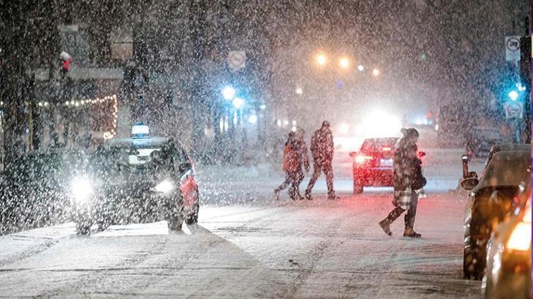 Kanadada 10 yılda bir görülen kar fırtınası başladı