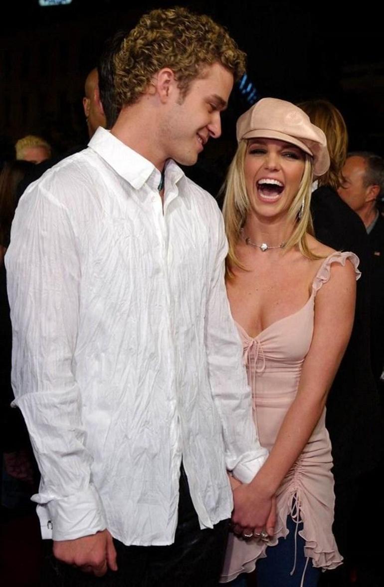 Britney Spearsın otobiyografisi cinsellik itirafları yüzünden ertelendi
