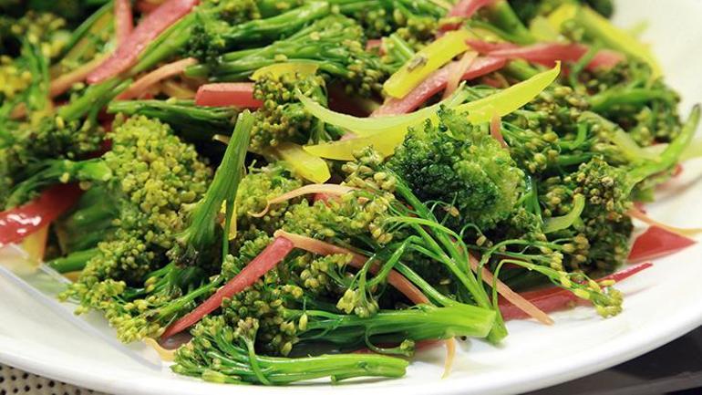 Brokolinin faydasını katlayan formül: Zeytinyağı, limon ve 30 dakika