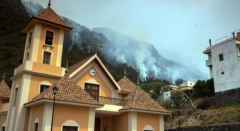 İspanya kabusu yaşıyor Daha önce görülmemiş yangın: 25 bin kişi tahliye edildi