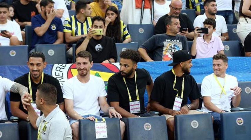 Fenerbahçe - Slovacko maçını spor yazarları değerlendirdi: Bu adam nasıl 2 ay yedek kalır, Jesus neyi bekledi