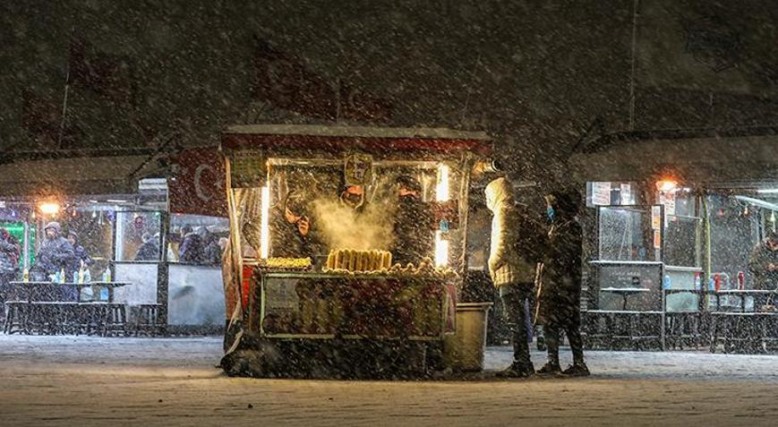 Meteorolojiden peş peşe açıklamalar: Kar yaklaşıyor İstanbul teyakkuzda
